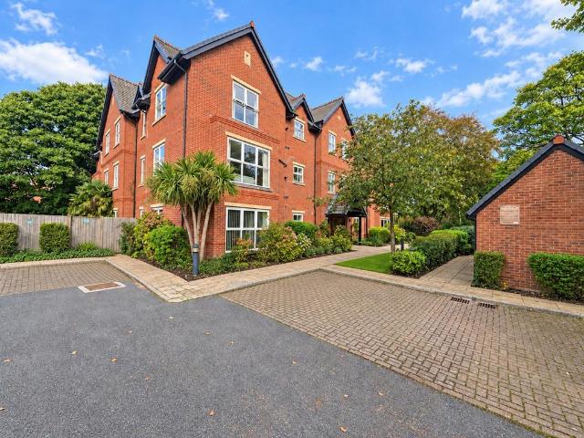 Flat for sale in Noctorum, Oxton