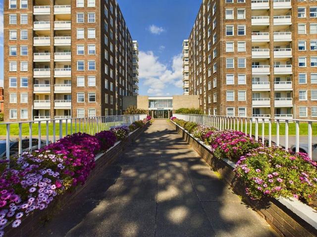 Flat for sale in West Worthing, Worthing