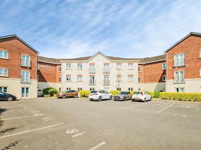 Flat for sale in Bridgend, Wales