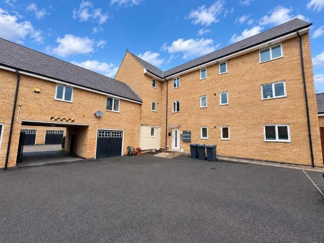 Flat for sale in Hampton Vale, Peterborough