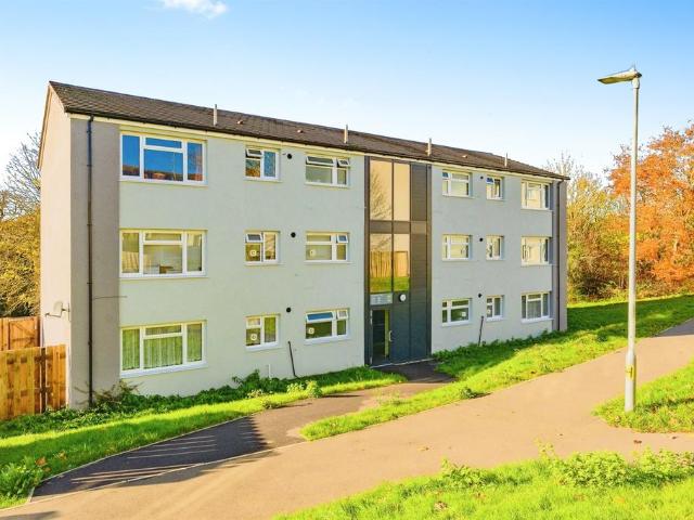 Flat for sale in Pouchen End, Hertfordshire