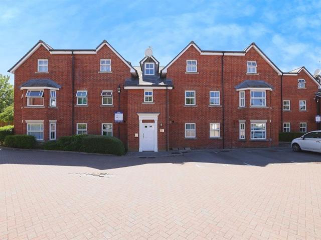 Flat for sale in Salisbury, Wiltshire