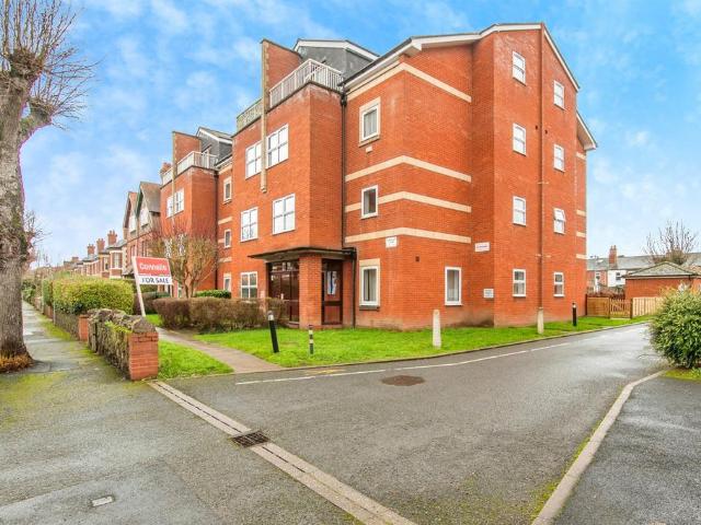 Flat for sale in Barbourne, Worcestershire