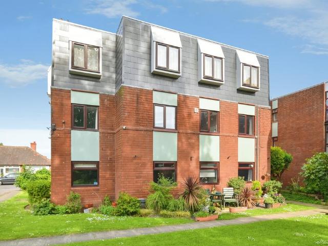 Flat for sale in Grove Hill, Normanby