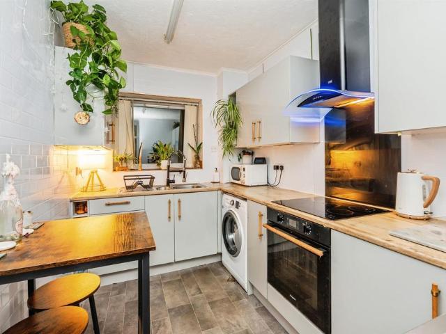 Flat for sale in Seaford, Iford