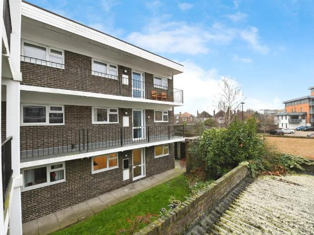 Flat for sale in Moulsham, Chelmsford