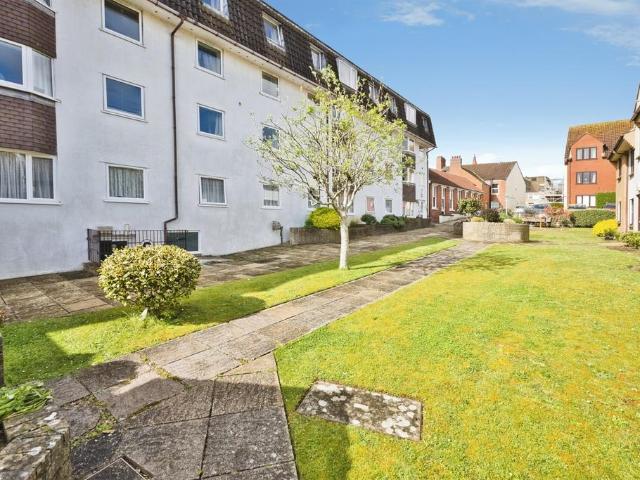 Flat for sale in Yeovil, Somerset