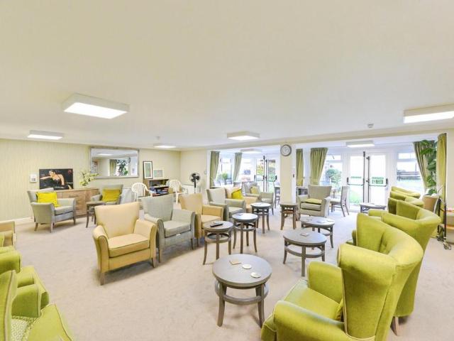 Flat for sale in Hatfield, Fretherne