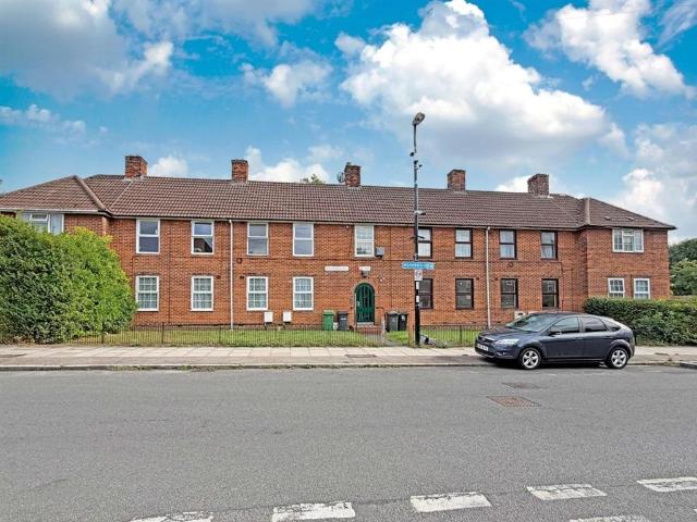 Flat for sale in London Borough of Lewisham, Greater London