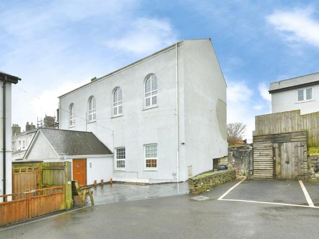 Flat for sale in Strode, Devon