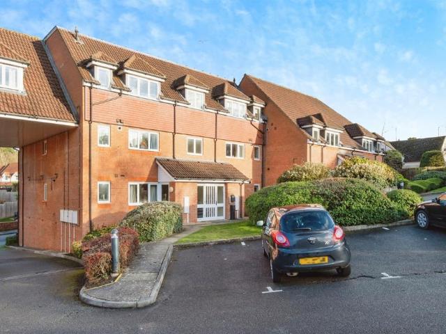 Flat for sale in Buckingham, Buckinghamshire