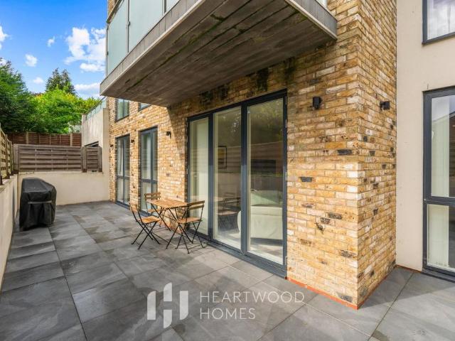 Flat for sale in St Albans, Five Acres