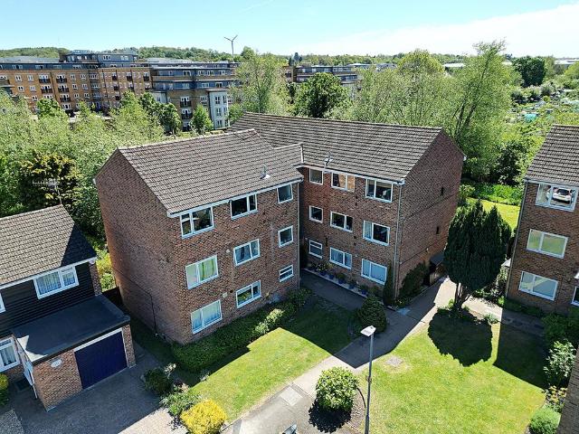 Flat for sale in Pouchen End, Hertfordshire