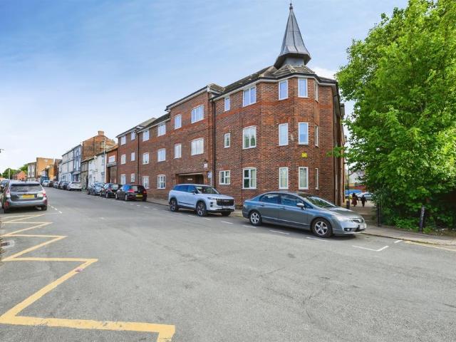 Flat for sale in Semilong, Northampton