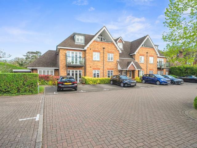 Flat for sale in Bray Wick, Maidenhead