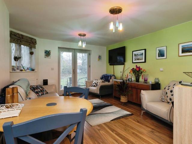 Flat for sale in Barkingside, Greater London