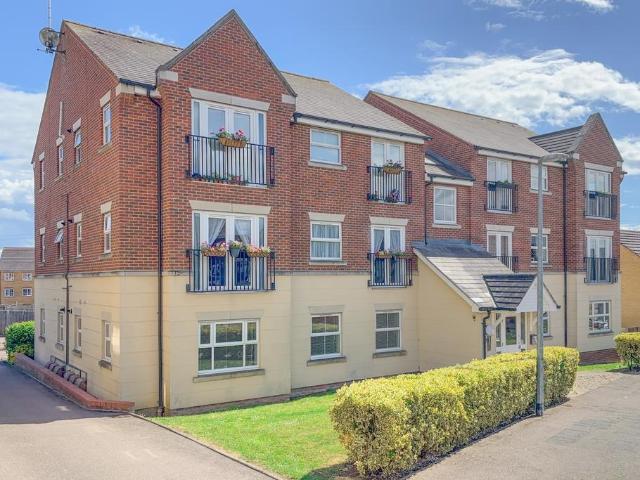 Flat for sale in Leighton-Linslade, Leighton Buzzard