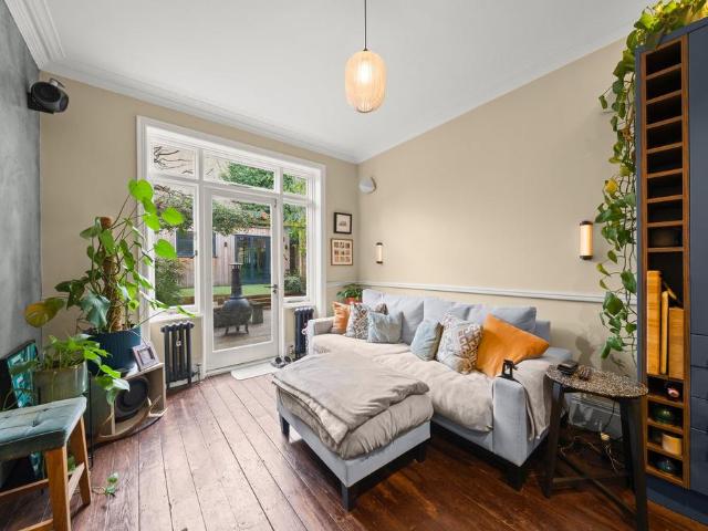 Flat for sale in Harlesden, Greater London
