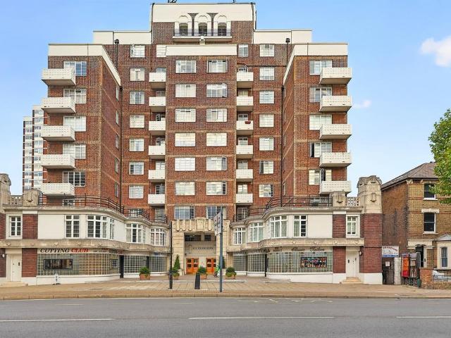Flat for sale in London Borough of Hammersmith and Fulham, Greater London