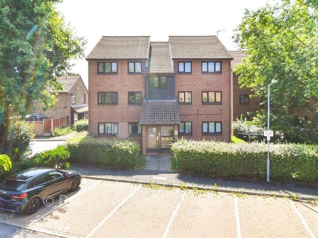 Flat for sale in Chadwell Heath, Greater London