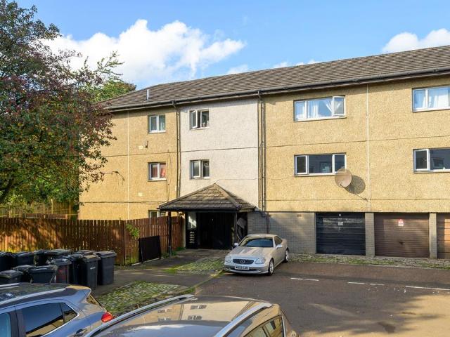 Flat for sale in Craigshill, Livingston