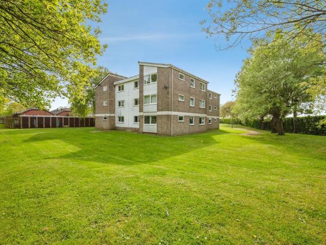 Flat for sale in Badersfield, Comers