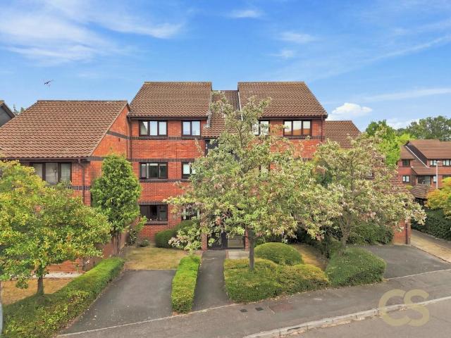 Flat for sale in Broxbourne, Hertfordshire