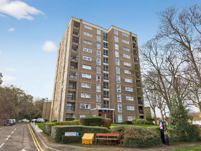 Flat for sale in Carshalton Beeches, Greater London