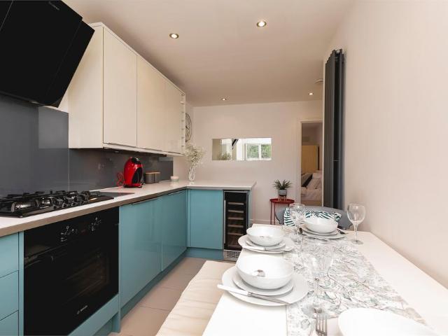 Flat for sale in Clapham Junction, Greater London