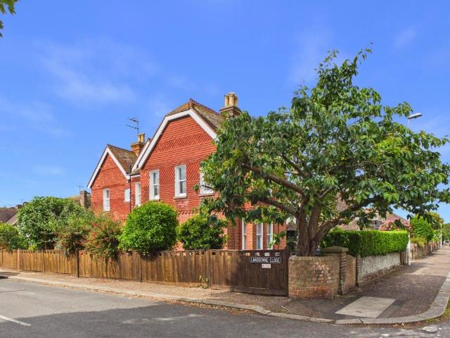 Flat for sale in West Worthing, Worthing