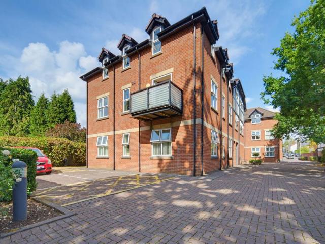 Flat for sale in Llanishen, Cardiff