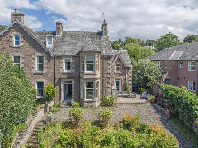 Flat for sale in Crieff, Scotland