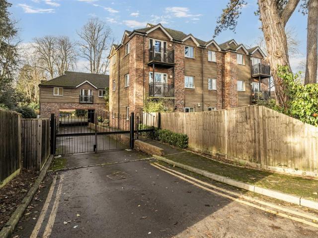 Flat for sale in Maidenhead
