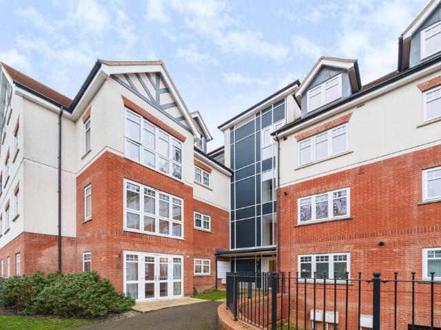 Flat for sale in St Marks, Maidenhead