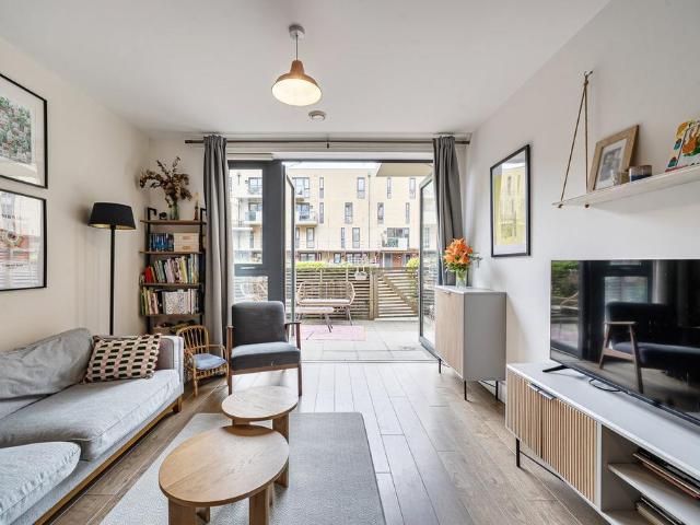 Flat for sale in Ocean Estate, Stepney