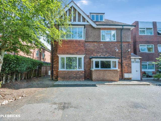 Flat for sale in Driffold, Birmingham