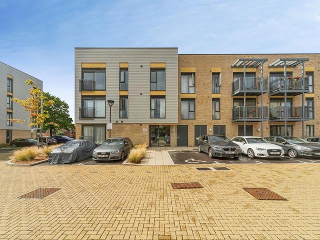 Flat for sale in King's Walden, Hertfordshire