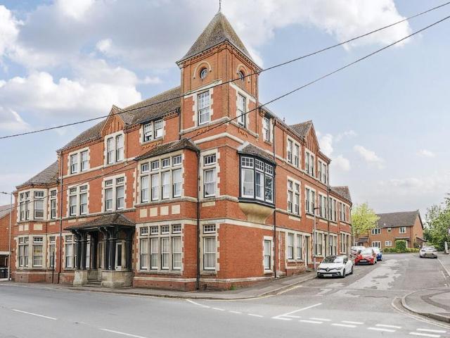 Flat for sale in Ludgershall, Wiltshire