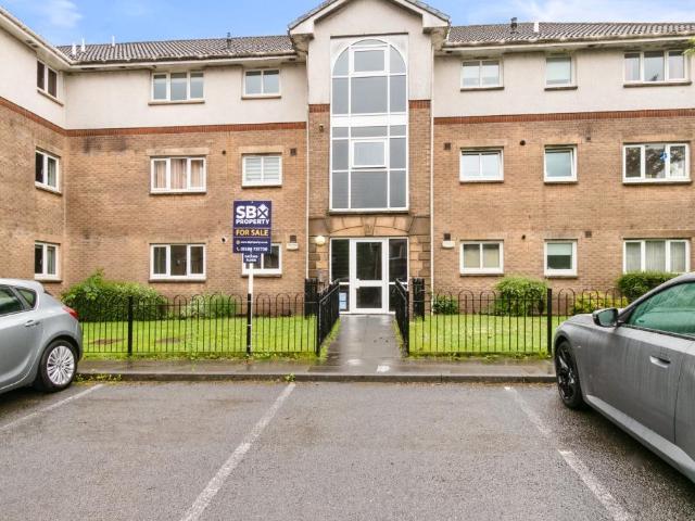 Flat for sale in Bonhill, Scotland