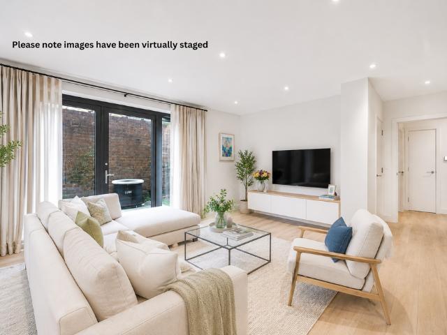 Flat for sale in Whitechapel, Greater London