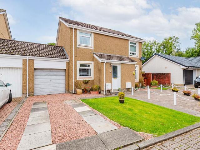 Flat for sale in Irvine, Scotland