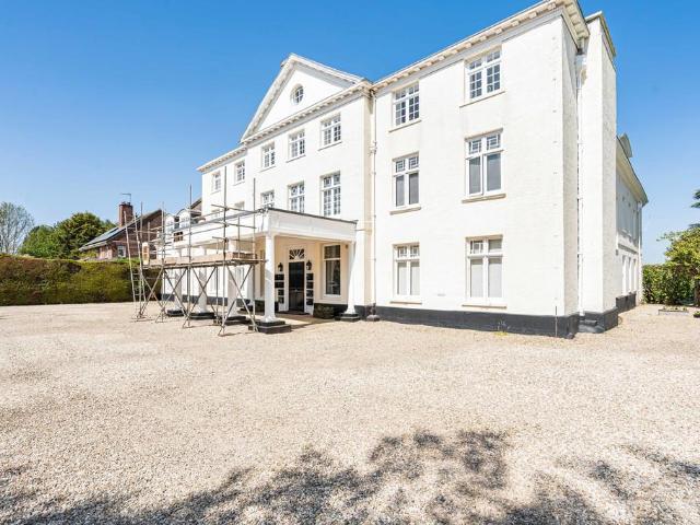Flat for sale in Farringdon, Budlake