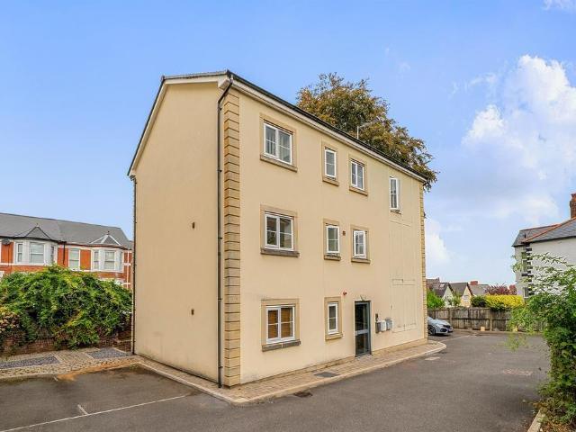 Flat for sale in Ridgeway, Newport