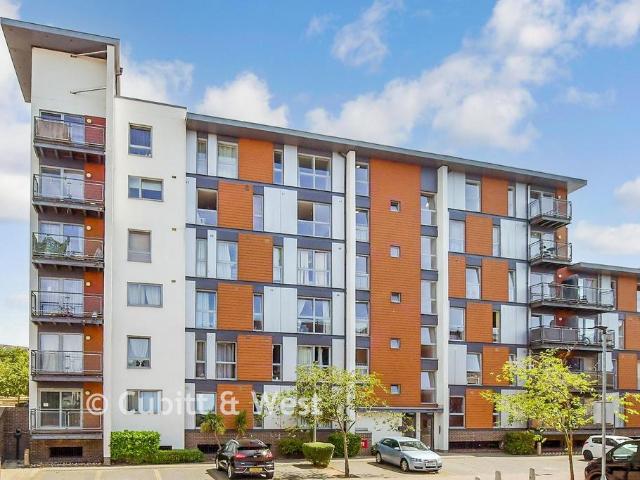 Flat for sale in Three Bridges, Glynde