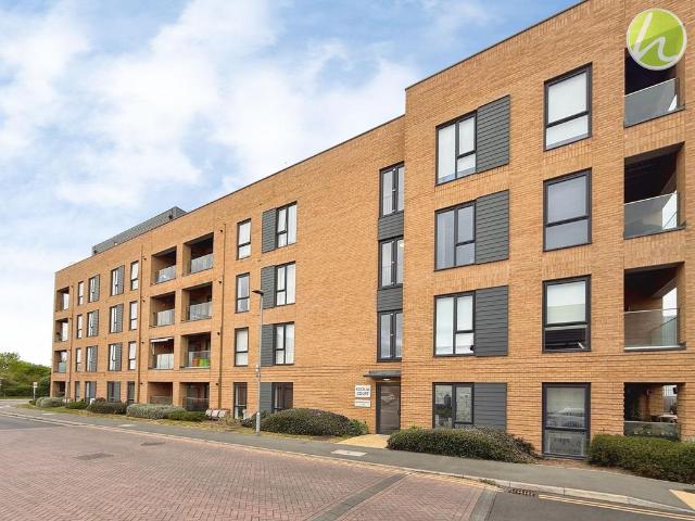 Flat for sale in South Ockendon, Essex