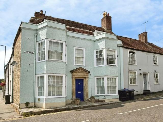 Flat for sale in Warminster, Wiltshire