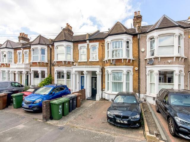 Flat for sale in London Borough of Lewisham, Greater London