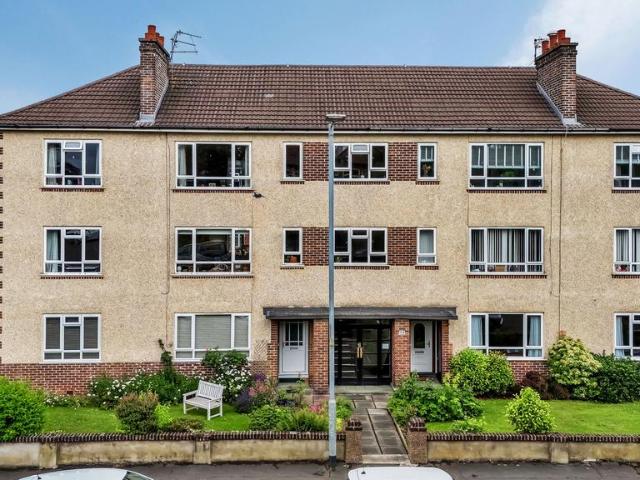 Flat for sale in Broomhill, Scotland