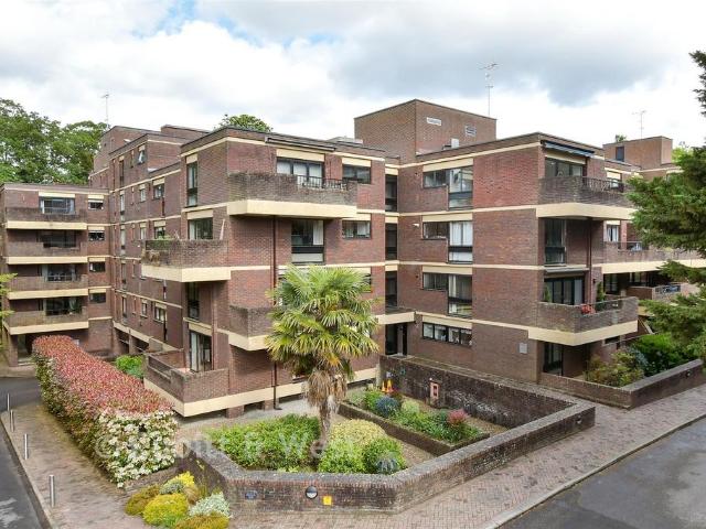 Flat for sale in Woodcote, Epsom