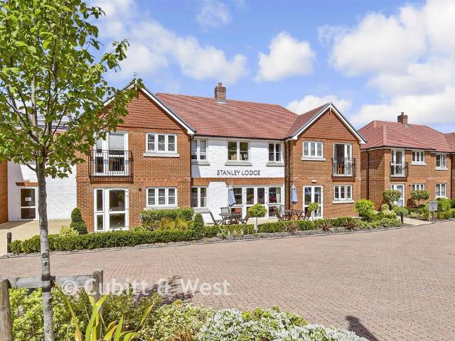 Flat for sale in Tattenham Corner, Red Hill